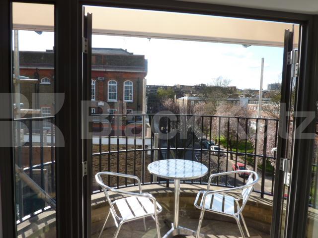 			NEWLY REFURBISHED WITH A ROOF TERRACE!!, 2 Bedroom, 1 bath, 1 reception Flat			 Talacre Road, Kentish Town